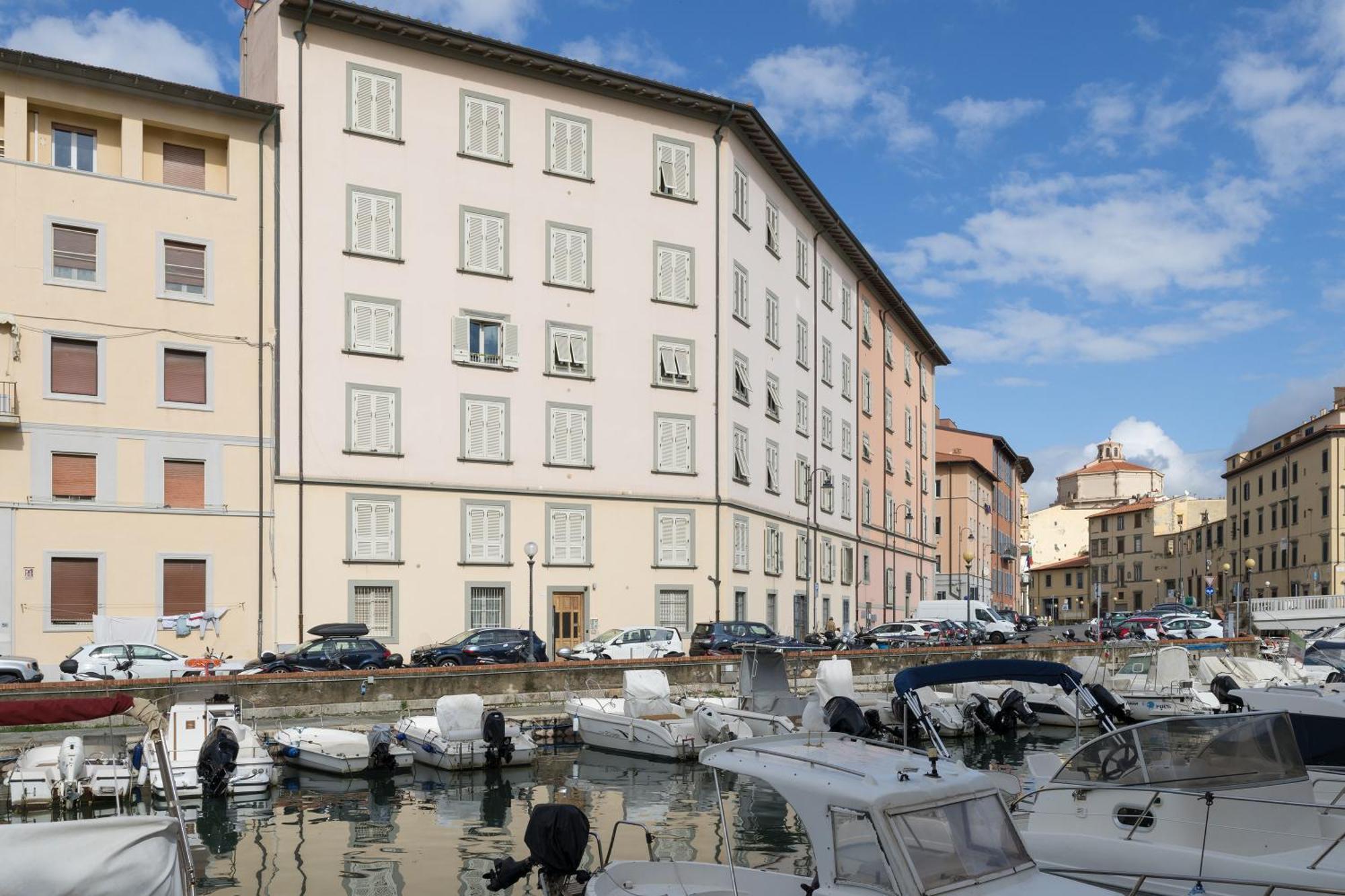 Near The Port-Elegante Appartamento Con Vista Sui Canali Livorno Exterior foto